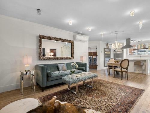 Salon - 8010 Rue De Londres, Brossard, QC - Indoor Photo Showing Living Room