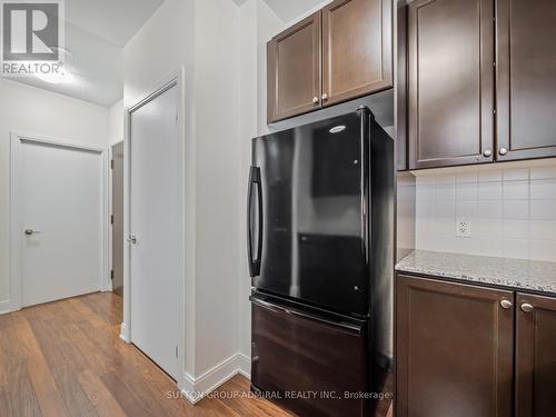 418 - 135 Village Green Square, Toronto, ON - Indoor Photo Showing Kitchen