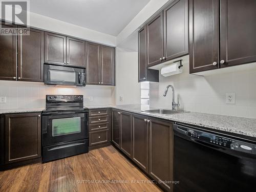 418 - 135 Village Green Square, Toronto, ON - Indoor Photo Showing Kitchen