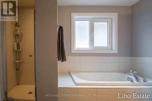 753 Kleinburg Drive, London, ON - Indoor Photo Showing Bathroom