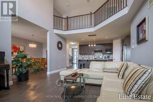 753 Kleinburg Drive, London, ON - Indoor Photo Showing Living Room