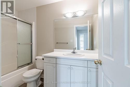 11 - 1755 Louise Boulevard, London, ON - Indoor Photo Showing Bathroom