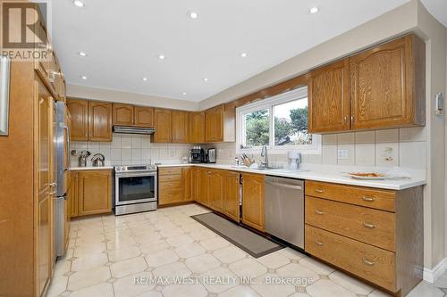 185 Dianawood Ridge, Vaughan, ON - Indoor Photo Showing Kitchen