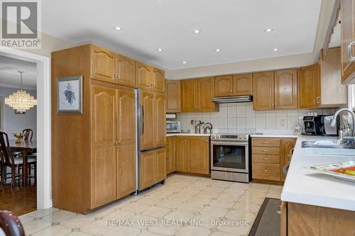 185 Dianawood Ridge, Vaughan, ON - Indoor Photo Showing Kitchen