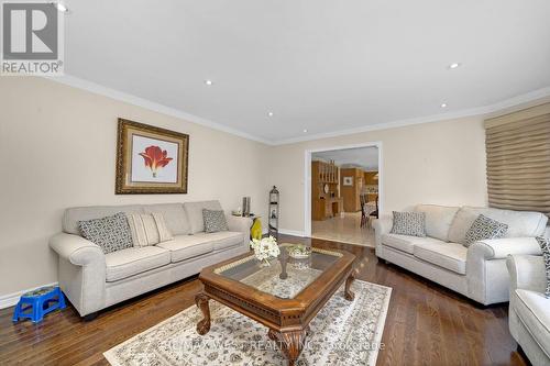 185 Dianawood Ridge, Vaughan, ON - Indoor Photo Showing Living Room