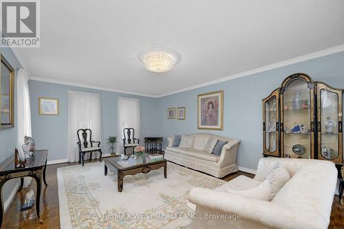 185 Dianawood Ridge, Vaughan, ON - Indoor Photo Showing Living Room