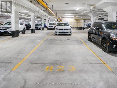 512 - 6 David Eyer Road, Richmond Hill, ON - Indoor Photo Showing Garage