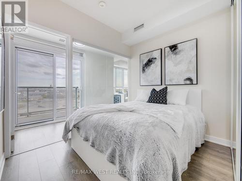 809 - 60 Honeycrisp Crescent, Vaughan, ON - Indoor Photo Showing Bedroom