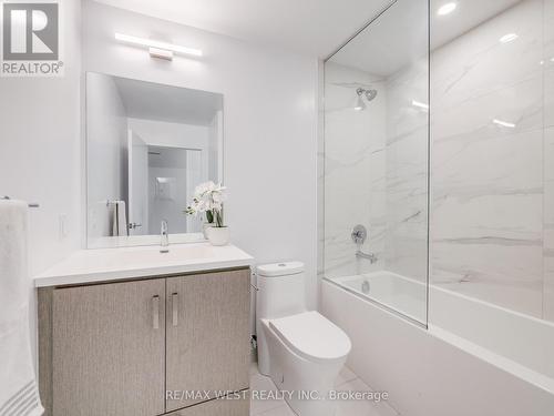 809 - 60 Honeycrisp Crescent, Vaughan, ON - Indoor Photo Showing Bathroom