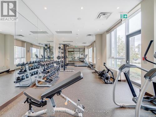 809 - 60 Honeycrisp Crescent, Vaughan, ON - Indoor Photo Showing Gym Room