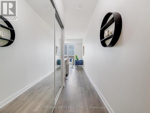 809 - 60 Honeycrisp Crescent, Vaughan, ON - Indoor Photo Showing Other Room