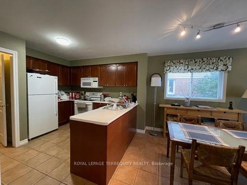 2547 Advent Crt, Mississauga, ON - Indoor Photo Showing Kitchen With Double Sink