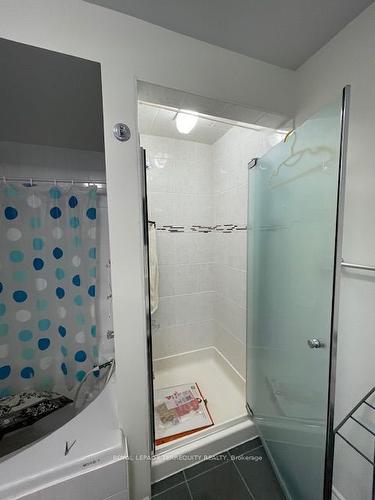 2547 Advent Crt, Mississauga, ON - Indoor Photo Showing Bathroom