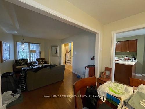 2547 Advent Crt, Mississauga, ON - Indoor Photo Showing Living Room