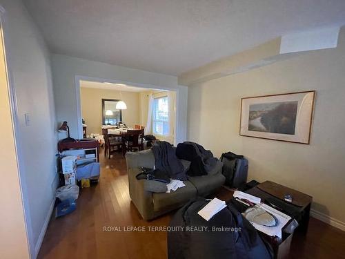 2547 Advent Crt, Mississauga, ON - Indoor Photo Showing Living Room