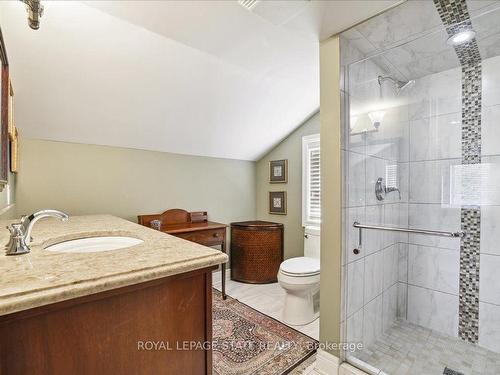 65 Queen St, St. Catharines, ON - Indoor Photo Showing Bathroom