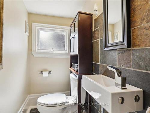 65 Queen St, St. Catharines, ON - Indoor Photo Showing Bathroom