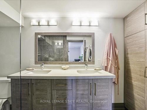 65 Queen St, St. Catharines, ON - Indoor Photo Showing Bathroom