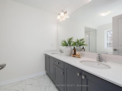 296 Broadacre Dr, Kitchener, ON - Indoor Photo Showing Bathroom