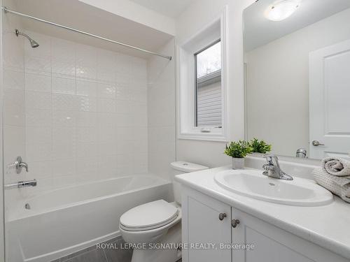 296 Broadacre Dr, Kitchener, ON - Indoor Photo Showing Bathroom