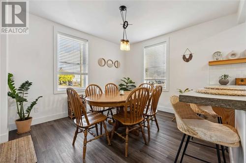 321 Maxwell Street, Sarnia, ON - Indoor Photo Showing Dining Room