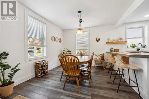 321 Maxwell Street, Sarnia, ON - Indoor Photo Showing Dining Room