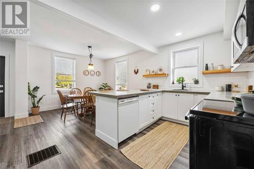 321 Maxwell Street, Sarnia, ON - Indoor Photo Showing Kitchen