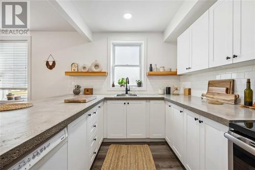 321 Maxwell Street, Sarnia, ON - Indoor Photo Showing Kitchen