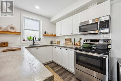 321 Maxwell Street, Sarnia, ON - Indoor Photo Showing Kitchen