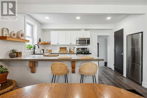 321 Maxwell Street, Sarnia, ON - Indoor Photo Showing Kitchen With Upgraded Kitchen