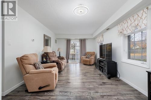 112 - 75 Shipway Avenue, Clarington (Newcastle), ON - Indoor Photo Showing Living Room