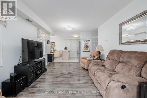 112 - 75 Shipway Avenue, Clarington (Newcastle), ON - Indoor Photo Showing Living Room