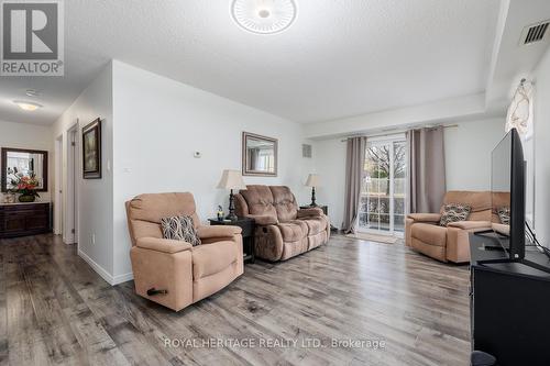 112 - 75 Shipway Avenue, Clarington (Newcastle), ON - Indoor Photo Showing Living Room