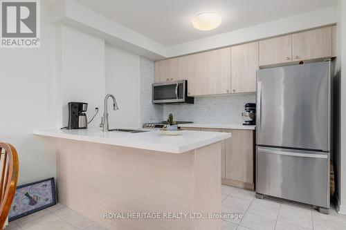 112 - 75 Shipway Avenue, Clarington (Newcastle), ON - Indoor Photo Showing Kitchen