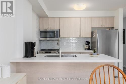 112 - 75 Shipway Avenue, Clarington (Newcastle), ON - Indoor Photo Showing Kitchen