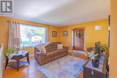 451 Harden Crescent, Cobourg, ON - Indoor Photo Showing Living Room