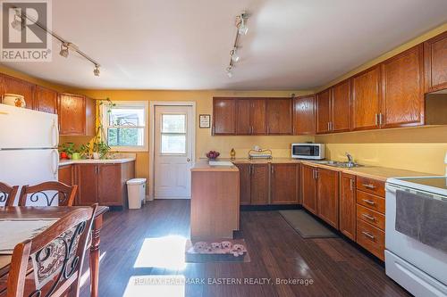 451 Harden Crescent, Cobourg, ON - Indoor Photo Showing Kitchen With Double Sink