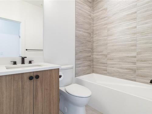 501-201 Dogwood Dr, Ladysmith, BC - Indoor Photo Showing Bathroom