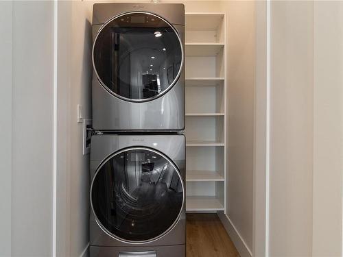 501-201 Dogwood Dr, Ladysmith, BC - Indoor Photo Showing Laundry Room