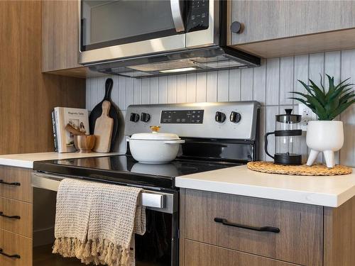 202-201 Dogwood Dr, Ladysmith, BC - Indoor Photo Showing Kitchen