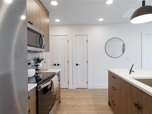 202-201 Dogwood Dr, Ladysmith, BC - Indoor Photo Showing Kitchen