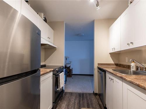 208-585 Dogwood St, Campbell River, BC - Indoor Photo Showing Kitchen