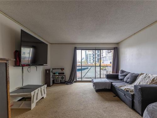 208-585 Dogwood St, Campbell River, BC - Indoor Photo Showing Living Room