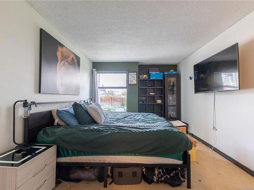 208-585 Dogwood St, Campbell River, BC - Indoor Photo Showing Bedroom