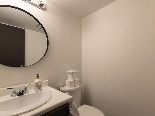 208-585 Dogwood St, Campbell River, BC - Indoor Photo Showing Bathroom