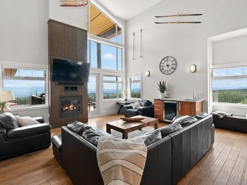 401-5030 Snowbird Way, Big White, BC - Indoor Photo Showing Living Room With Fireplace