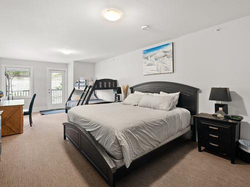 401-5030 Snowbird Way, Big White, BC - Indoor Photo Showing Bedroom