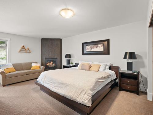 401-5030 Snowbird Way, Big White, BC - Indoor Photo Showing Bedroom