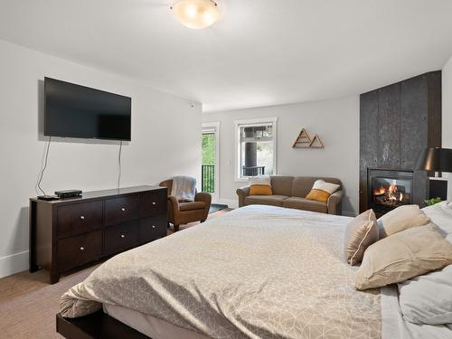 401-5030 Snowbird Way, Big White, BC - Indoor Photo Showing Bedroom