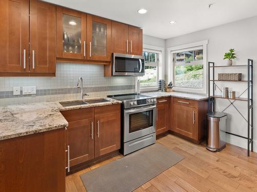 401-5030 Snowbird Way, Big White, BC - Indoor Photo Showing Kitchen With Double Sink